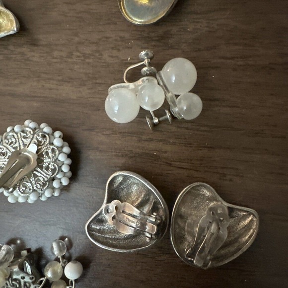 Lot (16) Vintage Clip On + Screw Back Earrings: Beaded Cluster Dangle More! - Picture 13 of 16